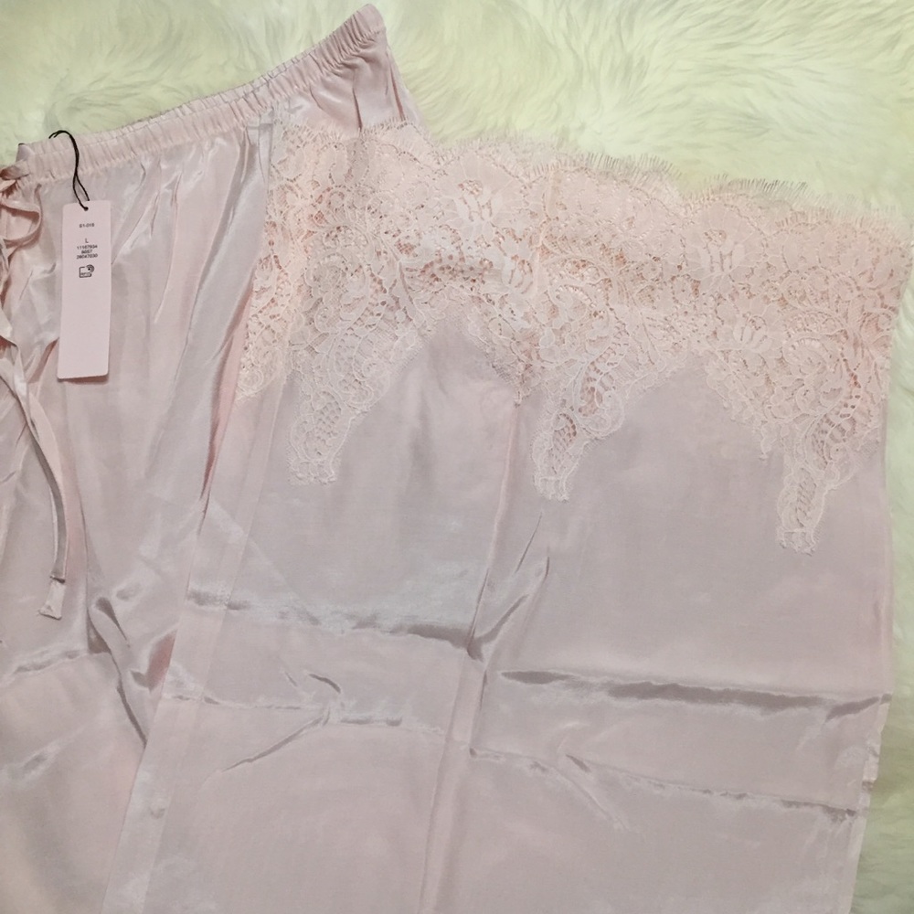 Last S Pair. VS Lightweight Silky Lace Pant Pink - Picture 14 of 16